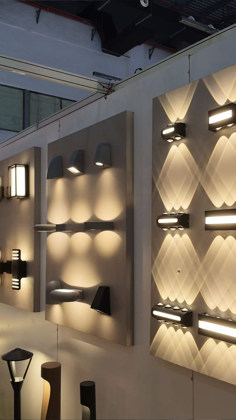 Wall-light wall: up-and-down beam patterns side by side
